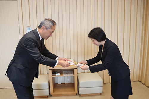 目録贈呈式(代表校)